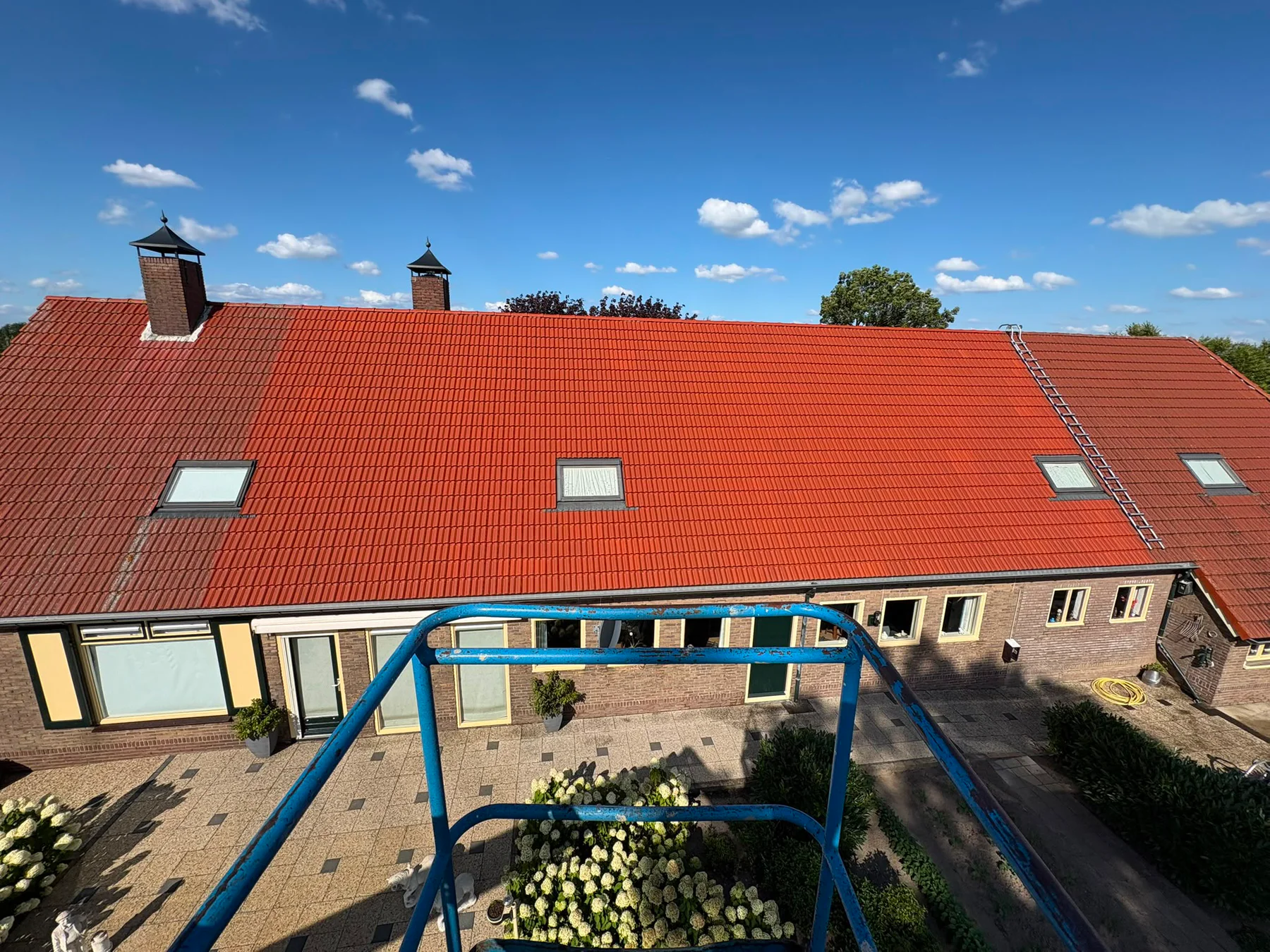 Groot pannendak na professionele reiniging